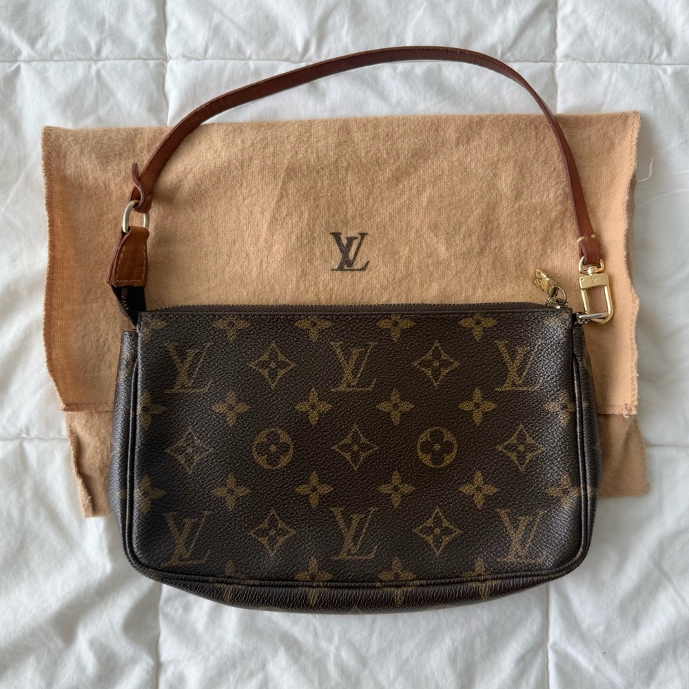 LOUIS VUITTON | Vintage Monogram Pochette Accessoires Bag